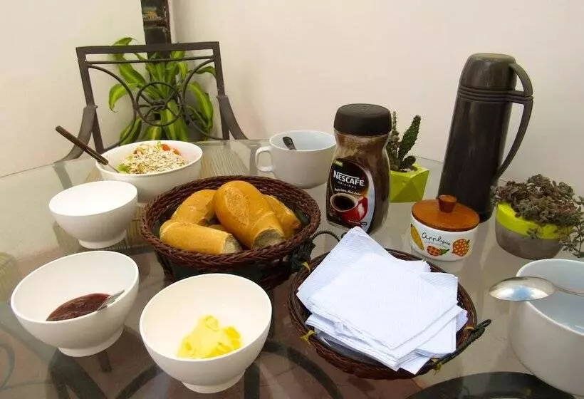 تختخواب و صبحانه Nomad Hostel
