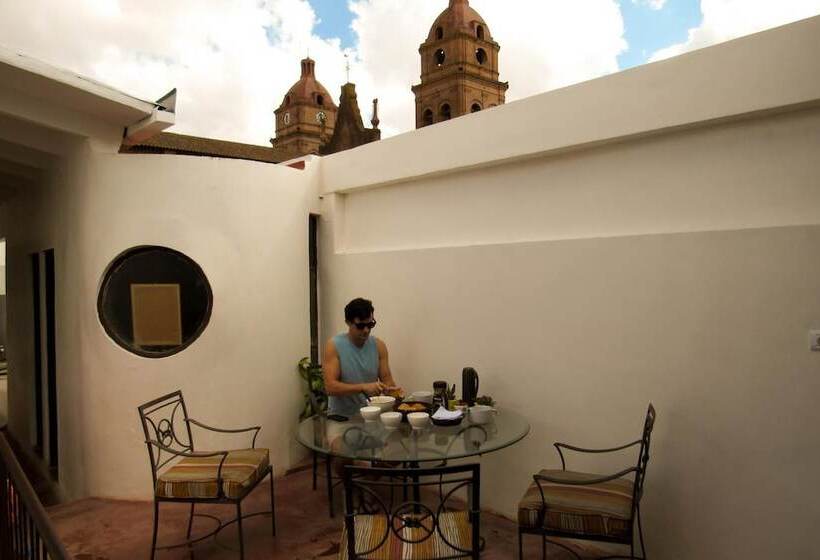 تختخواب و صبحانه Nomad Hostel