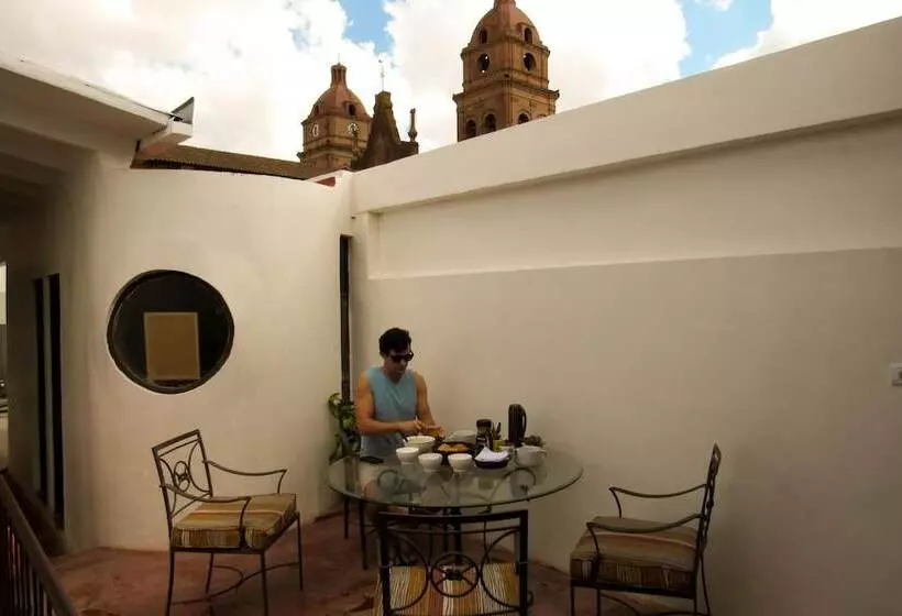 تختخواب و صبحانه Nomad Hostel