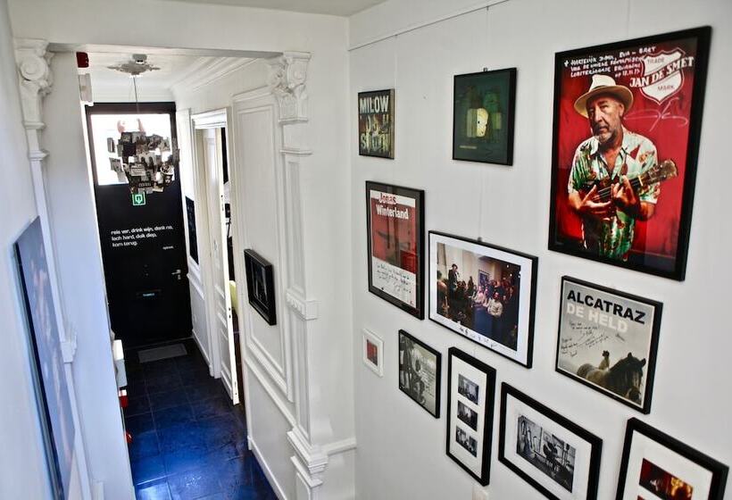 تختخواب و صبحانه Rock Lobster City Lodge