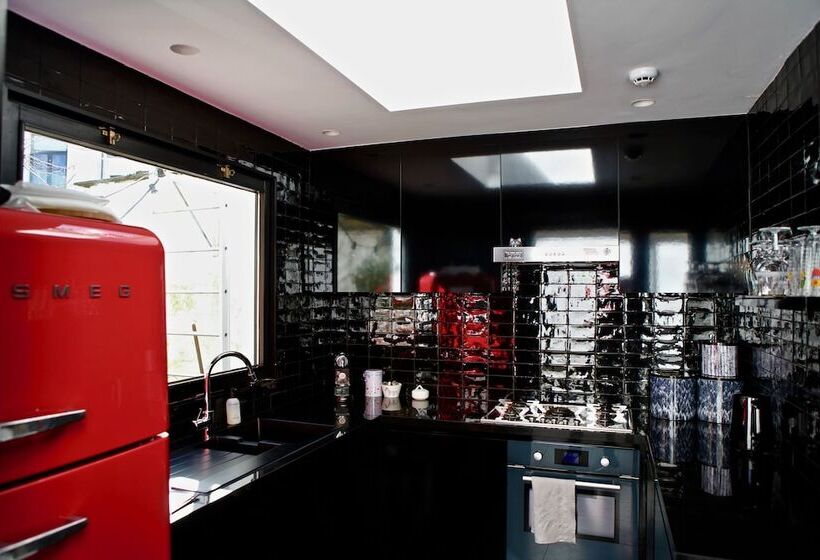 تختخواب و صبحانه Rock Lobster City Lodge