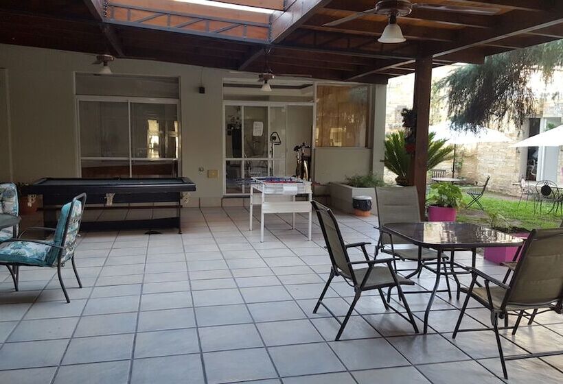 Отель Embajador