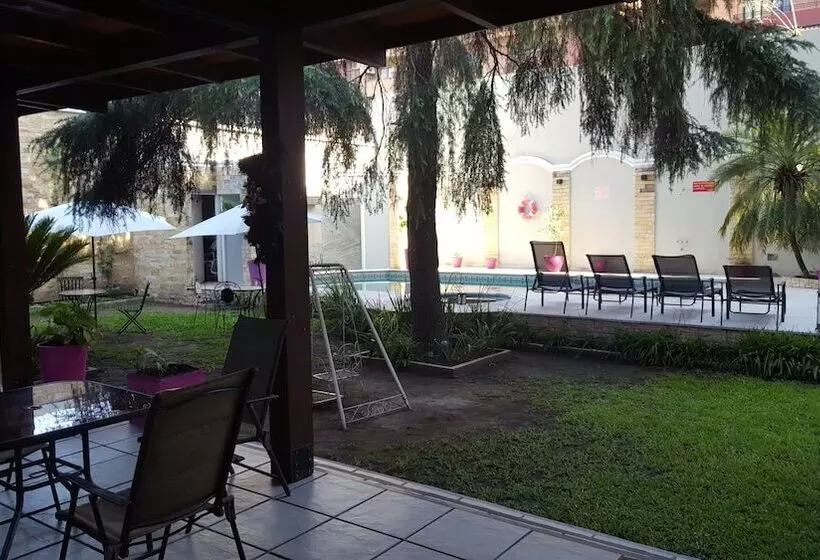 هتل Embajador