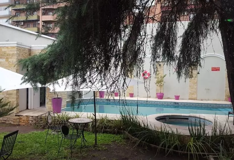 هتل Embajador