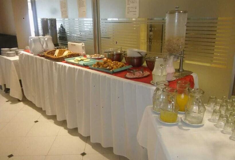 Отель Embajador