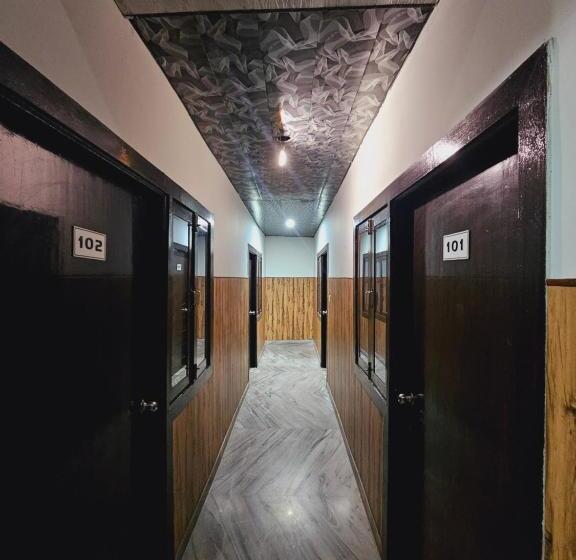 הוסטל Saroj Guest House