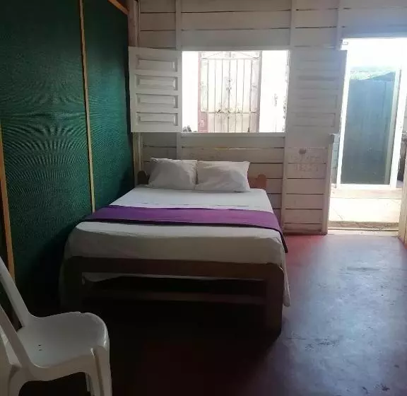 تختخواب و صبحانه Ayahuasca Hostel