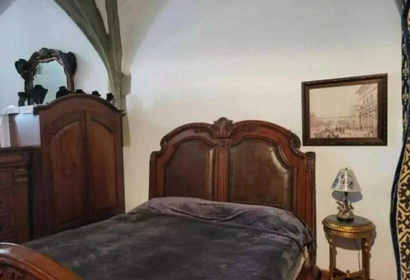 Aamiaismajoitus (B&B) Burg Hermannstein   Queens Room