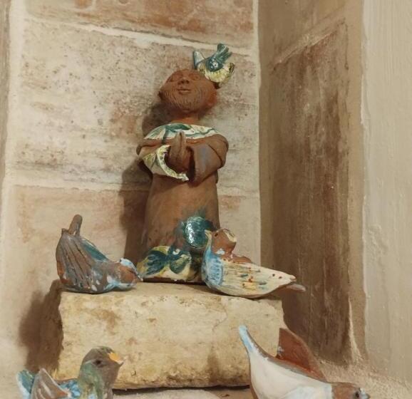 تختخواب و صبحانه Nuvole E Rondini