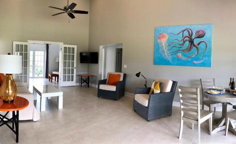 Colibri Court Antigua