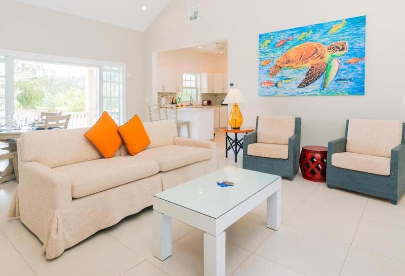 Colibri Court Antigua