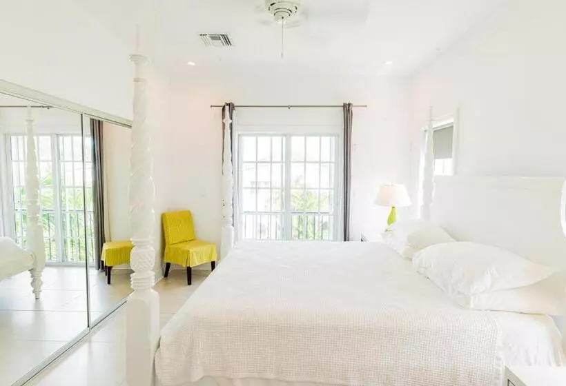 Colibri Court Antigua