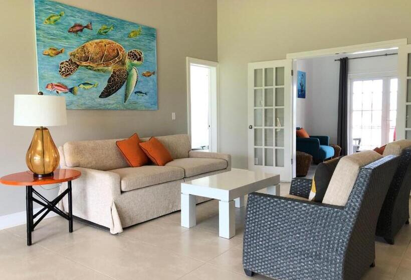 Colibri Court Antigua