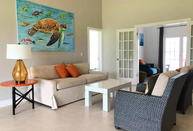 Colibri Court Antigua