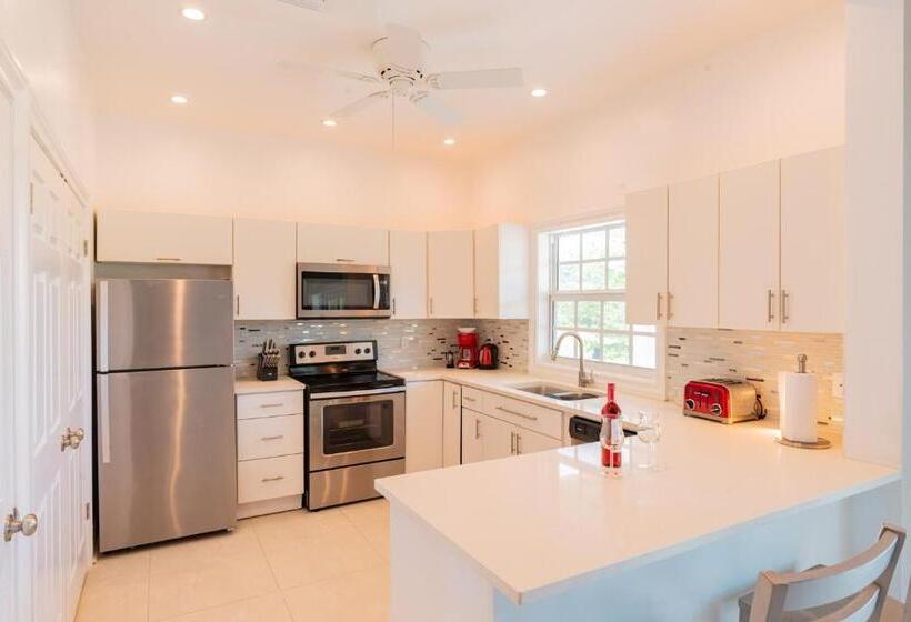 Colibri Court Antigua