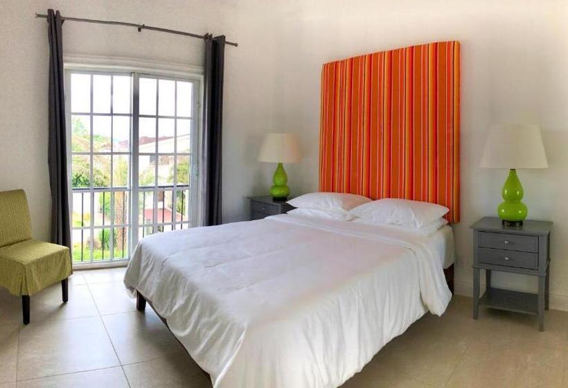 Colibri Court Antigua