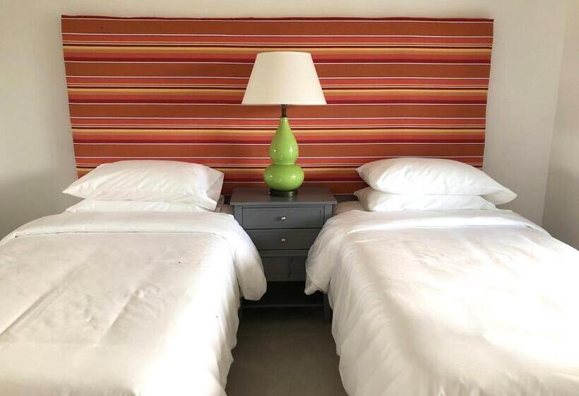 Colibri Court Antigua