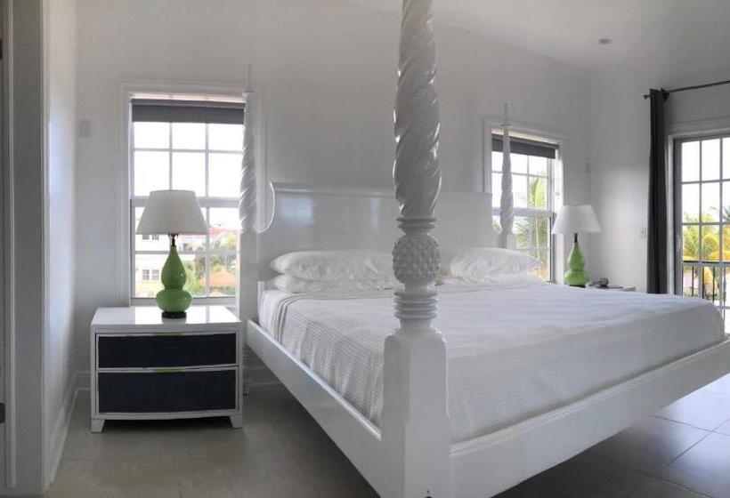 Colibri Court Antigua