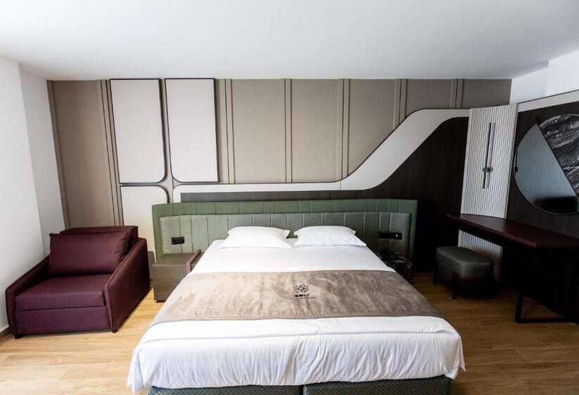 هتل Bolt Boutique