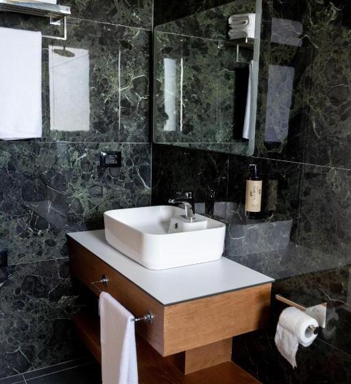 هتل Bolt Boutique