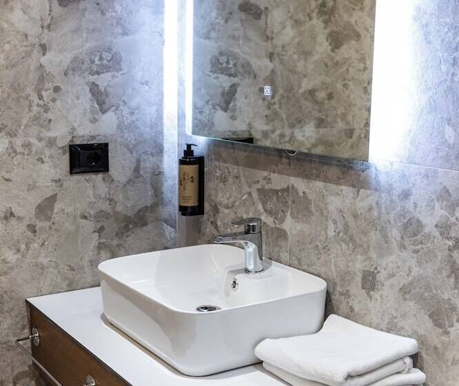 هتل Bolt Boutique