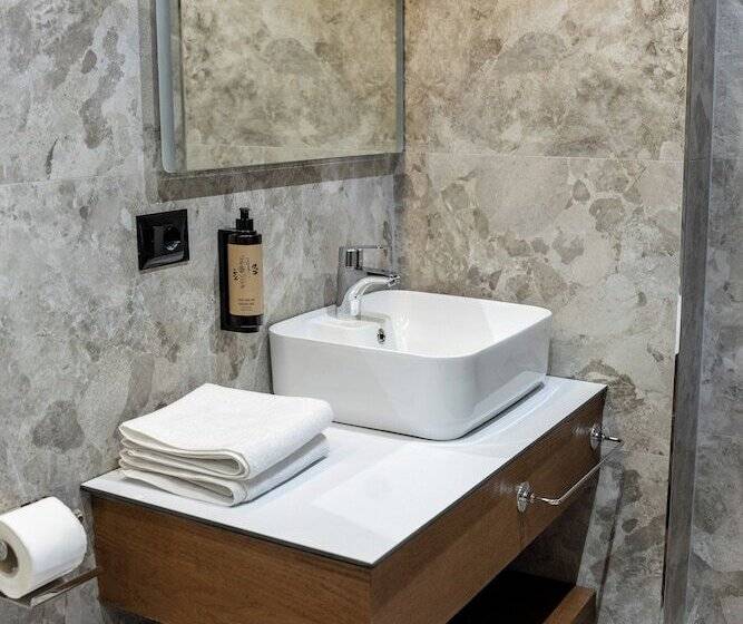 هتل Bolt Boutique