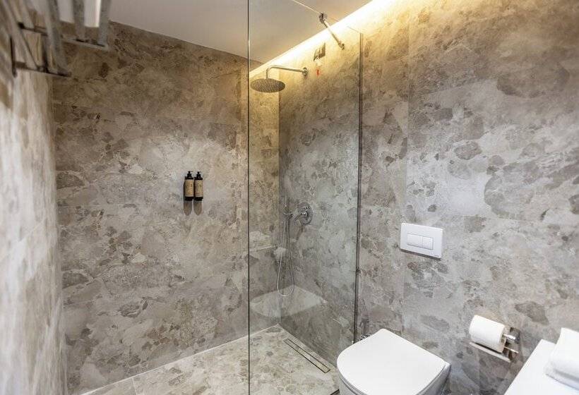 هتل Bolt Boutique