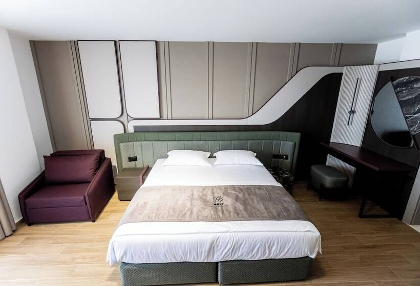 هتل Bolt Boutique