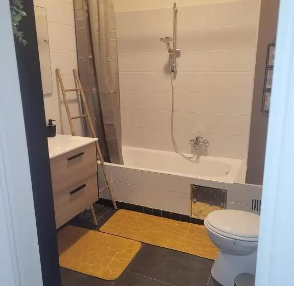 پانسیون Espace Cuesmois Chambre