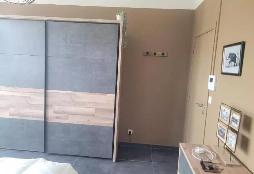 پانسیون Espace Cuesmois Chambre