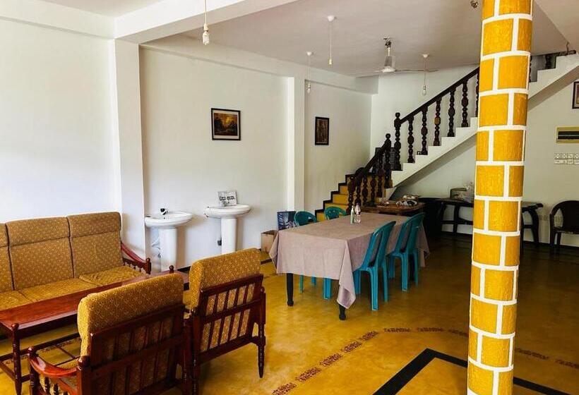 بنسيون The Garden Inn