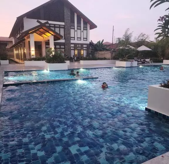 Royal Ocean Crest