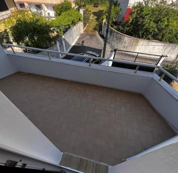 ペンション Deluxe Triple Room With Balcony