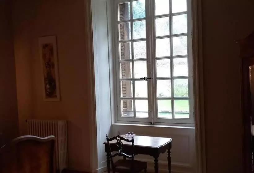 Aamiaismajoitus (B&B) Chateau De Joudes Suite De La Baronne