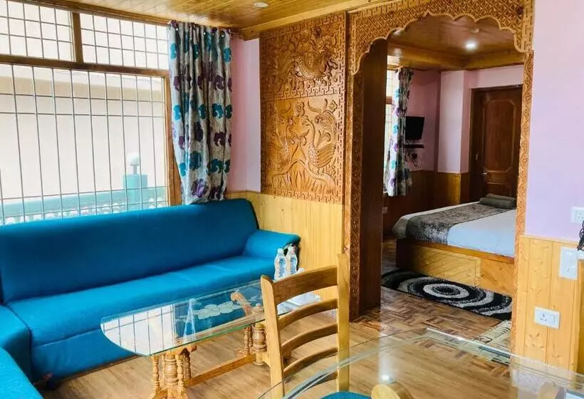 ホテル Pine View Cottage & Cafe, Mussoorie   Blissful View From Rooms