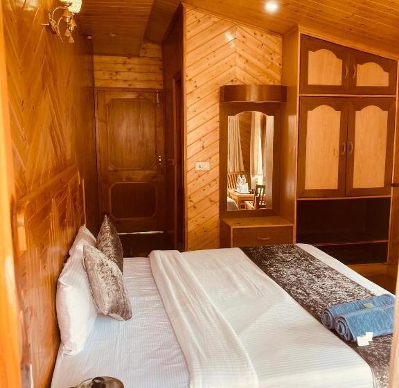 Hotelli Pine View Cottage & Cafe, Mussoorie   Blissful View From Rooms