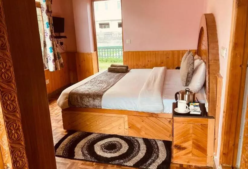 ホテル Pine View Cottage & Cafe, Mussoorie   Blissful View From Rooms