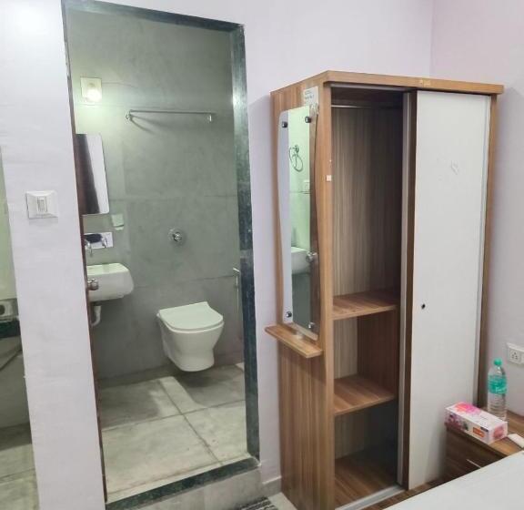 Hotel Parcham, Moti Khavdi