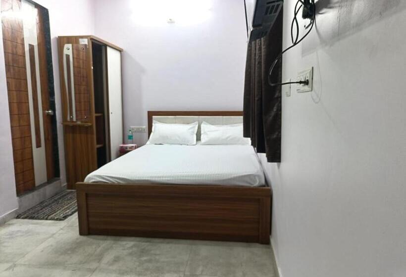 Hotel Parcham, Moti Khavdi