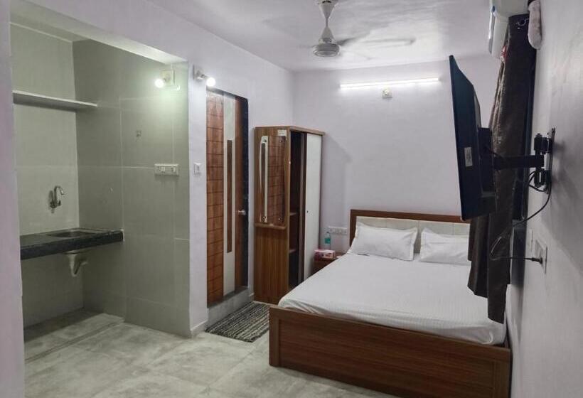 Hotel Parcham, Moti Khavdi