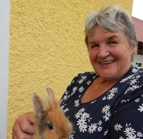 Hotel Peterhof – Komm Als Gast & Geh Als Freund