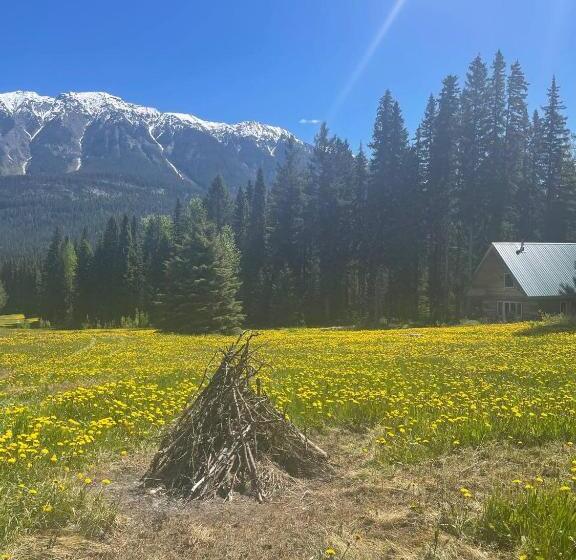 فندق Rustic Beaverfoot Lodge Room N8