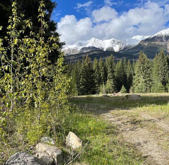 فندق Rustic Beaverfoot Lodge Room N8