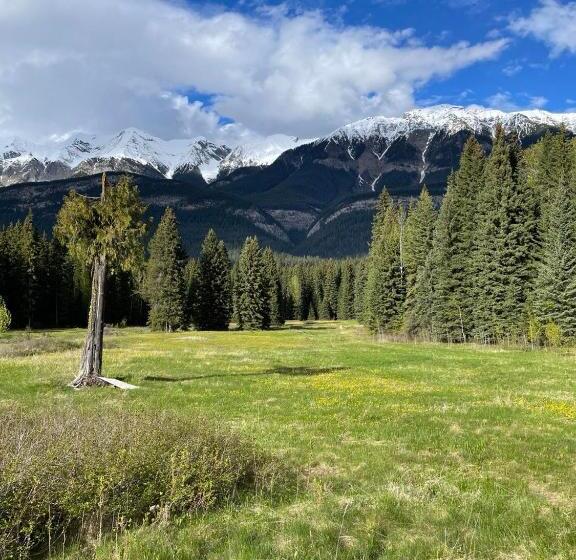 فندق Rustic Beaverfoot Lodge Room N8