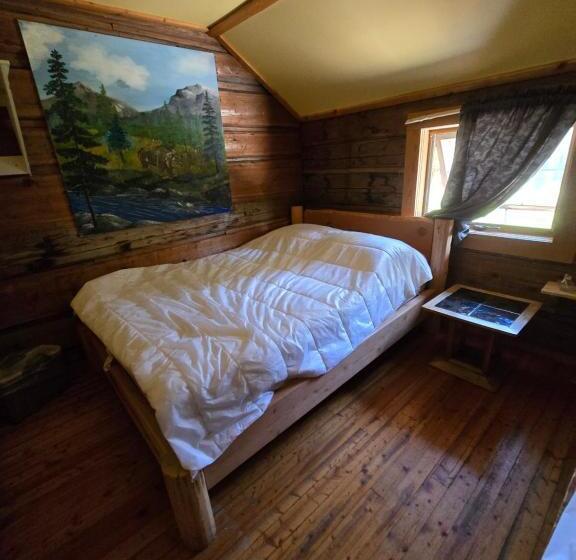 فندق Rustic Beaverfoot Lodge Room N8