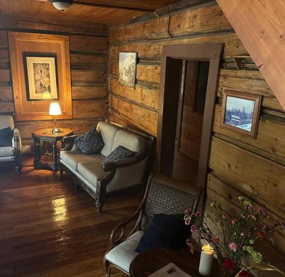 فندق Rustic Beaverfoot Lodge Room N8