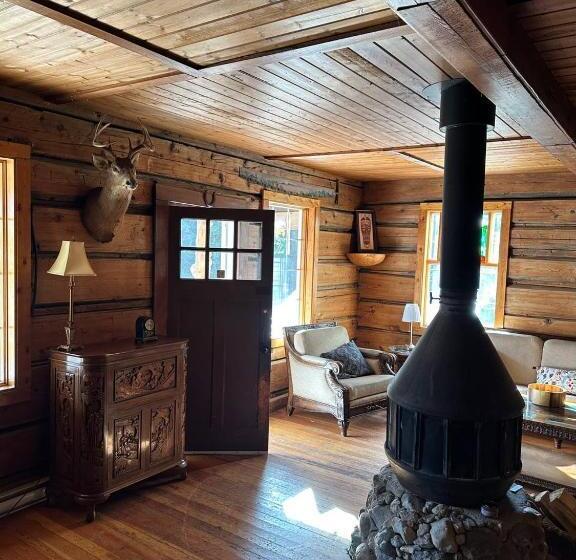 فندق Rustic Beaverfoot Lodge Room N8