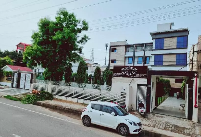 هتل Sanskriti