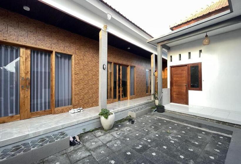 Отель Zee House