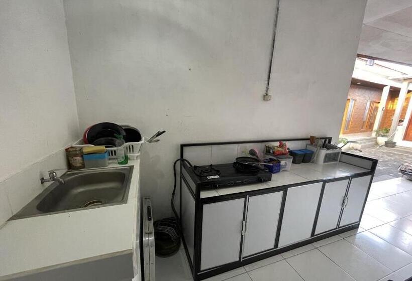 Отель Zee House